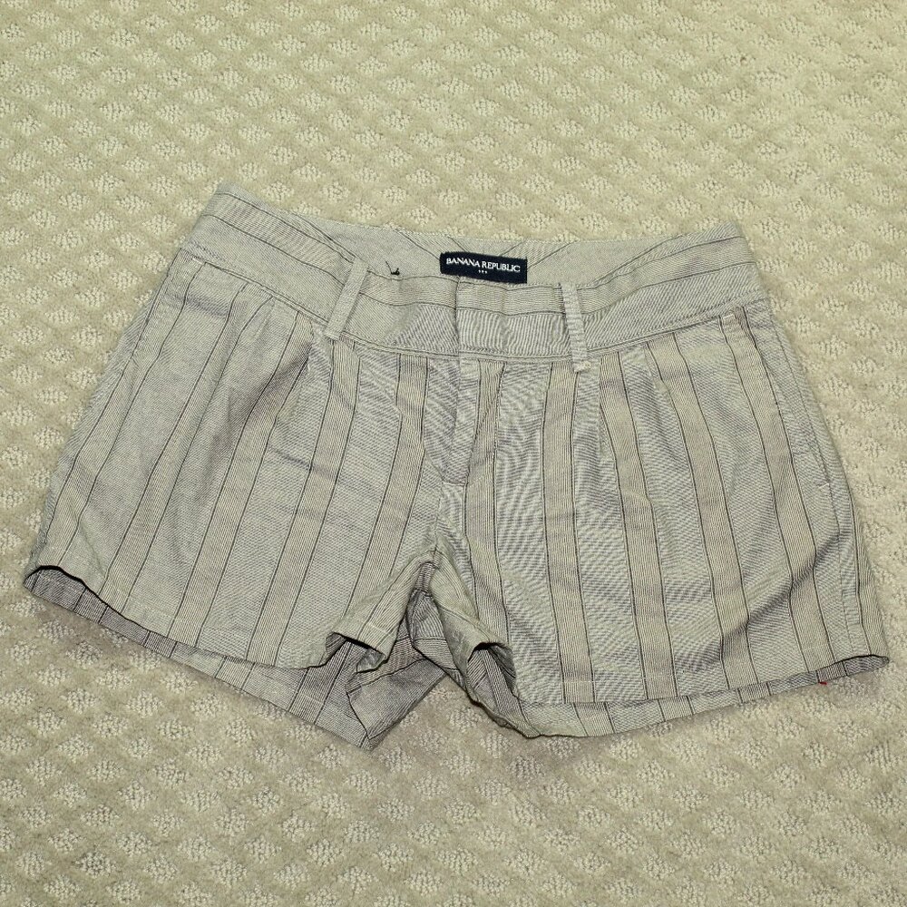 Banana Republic Women's 2 Grey 100% Cotton Pleated Front Striped 3" Shorts